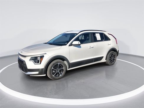 Used 2024 Kia Niro EX image 4