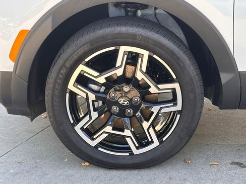 Certified 2025 Hyundai Santa Cruz Limited image 12