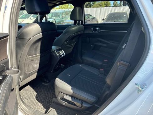 Certified 2024 Kia Sorento SX Prestige AWD/4WD image 11