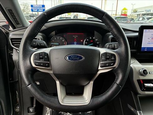 Used 2024 Ford Explorer XLT w/ Equipment Group 202A image 10
