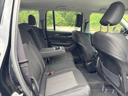 Used 2023 Jeep Grand Cherokee Laredo RWD image 30