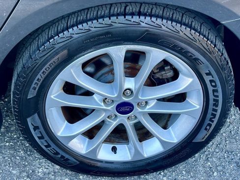 Used 2019 Ford Fusion SE FWD image 32
