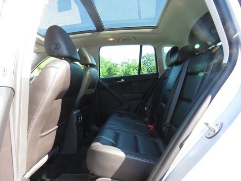 Used 2017 Volkswagen Tiguan Sport AWD/4WD image 19