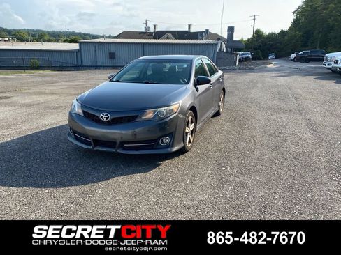 Used 2014 Toyota Camry SE FWD image 1