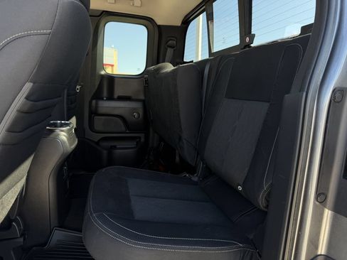 Used 2017 Nissan Titan SV AWD/4WD image 28