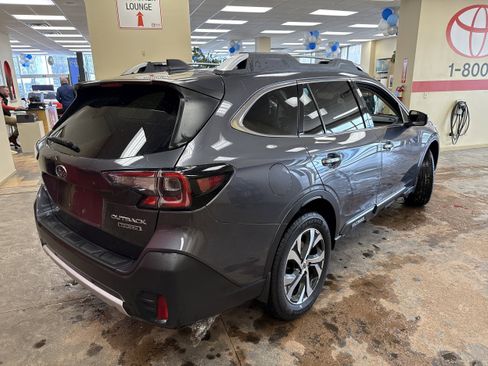 Used 2022 Subaru Outback Touring w/ Popular Package #2 image 9