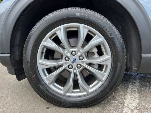 Used 2023 Ford Explorer XLT w/ Equipment Group 202A AWD/4WD image 16