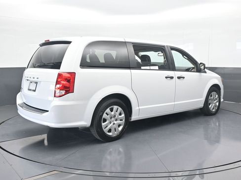Used 2020 Dodge Grand Caravan SE image 6