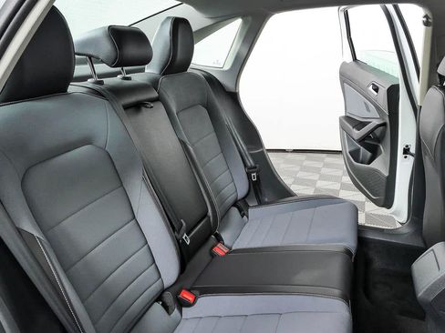 Certified 2025 Volkswagen Jetta SE FWD image 19