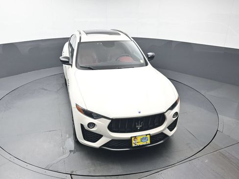 Used 2021 Maserati Levante AWD/4WD image 40