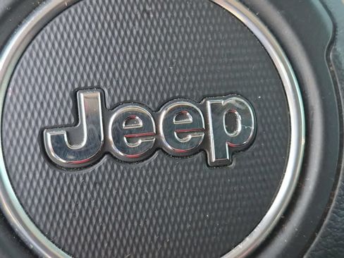 Used 2020 Jeep Gladiator Overland AWD/4WD image 4