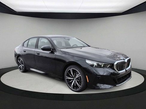 New 2026 BMW 530i xDrive w/ M Sport Package AWD/4WD image 2