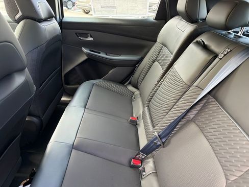 New 2026 Nissan Leaf Platinum+ w/ Cargo Package (Platinum+) FWD image 30