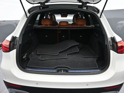 Used 2025 Mercedes-Benz GLC 350e 4MATIC image 26