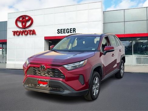 Used 2025 Toyota RAV4 XLE AWD/4WD image 11