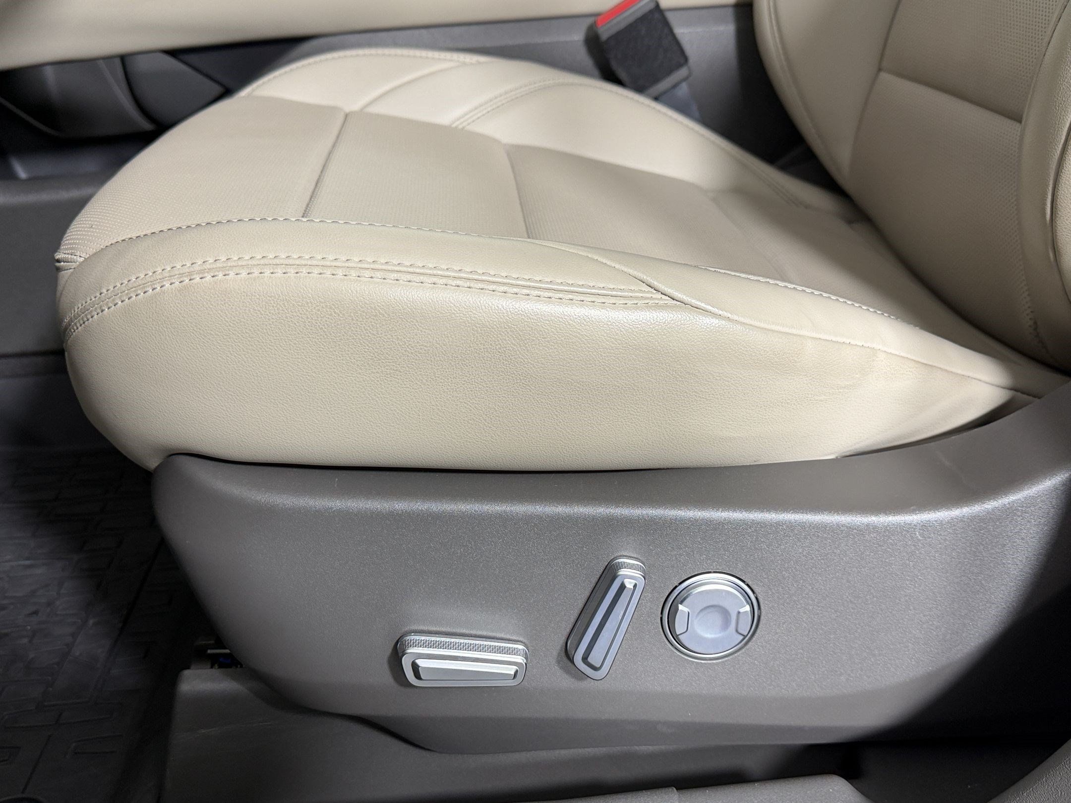 Used 2025 Lincoln Nautilus Premier w/ Equipment Group 102A AWD/4WD image 13