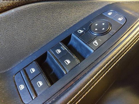 Used 2021 Nissan Rogue S image 27