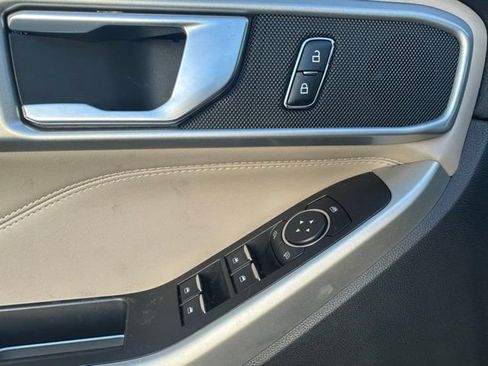 Used 2022 Ford Explorer XLT w/ Equipment Group 202A image 22