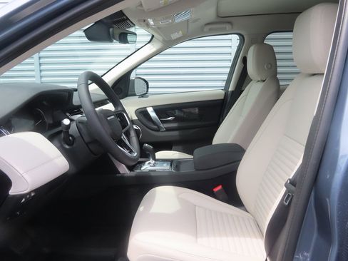 Used 2023 Land Rover Discovery Sport SE image 16