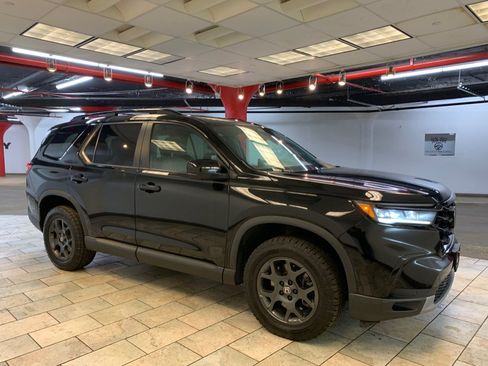 Used 2023 Honda Pilot TrailSport image 6