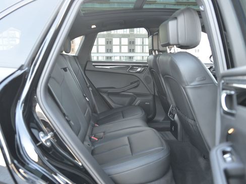 Certified 2025 Porsche Macan image 25