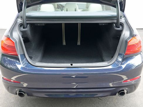 Used 2017 BMW 530i RWD image 9