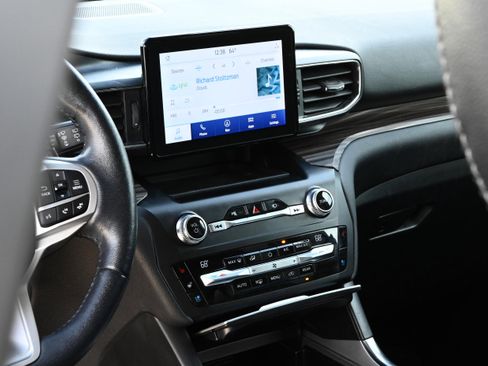 Used 2020 Ford Explorer Limited w/ Class III Trailer Tow Package image 23