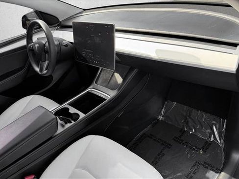 Used 2022 Tesla Model Y Long Range AWD/4WD image 21