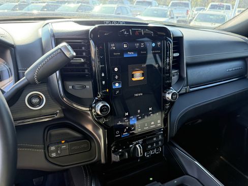 Used 2024 RAM 2500 Limited image 19