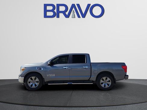 Used 2017 Nissan Titan SV image 6
