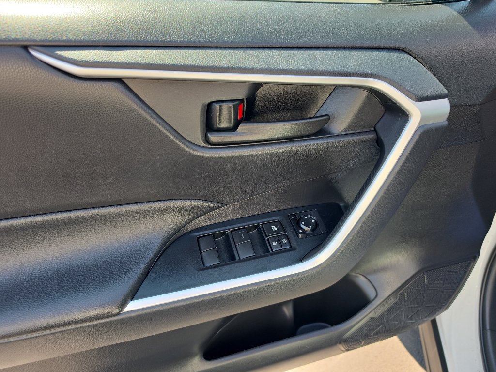 Certified 2025 Toyota RAV4 LE AWD/4WD image 12