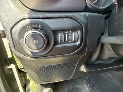 Used 2021 Jeep Wrangler Sport AWD/4WD image 12