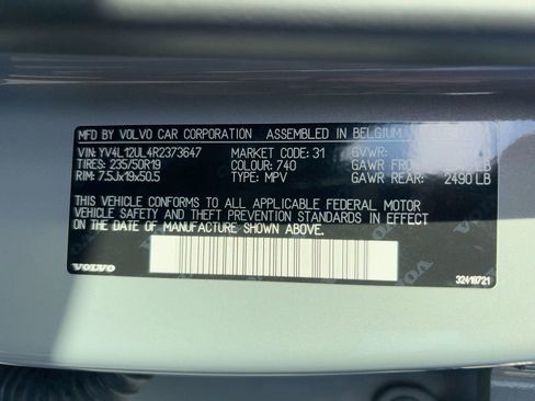 Certified 2024 Volvo XC40 B5 Plus image 18