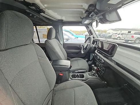 Used 2024 Jeep Wrangler Sport S image 4