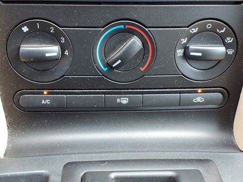 Used 2008 Ford Mustang Deluxe RWD image 18