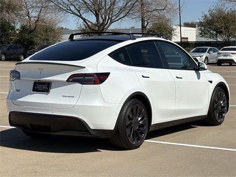 Used 2021 Tesla Model Y Performance image 4
