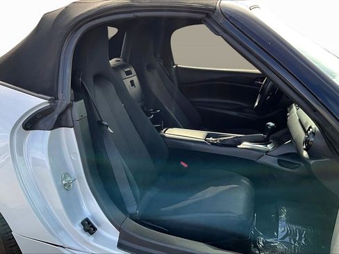 Used 2017 MAZDA MX-5 Miata Sport image 6