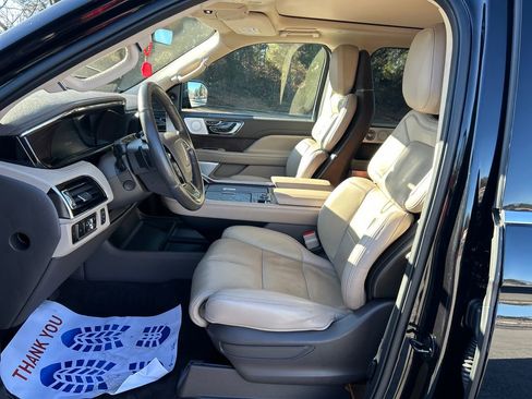Used 2023 Lincoln Navigator L Reserve image 11