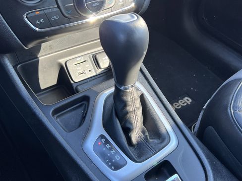 Used 2014 Jeep Cherokee Limited w/ Luxury Group image 26