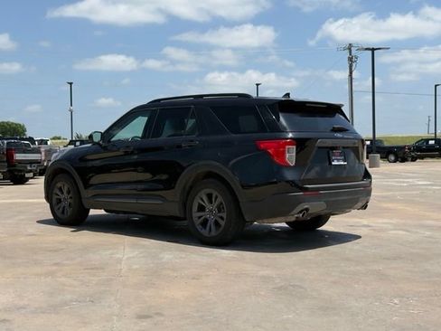 Used 2022 Ford Explorer XLT w/ Equipment Group 202A RWD image 5