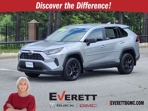 Used 2022 Toyota RAV4 LE AWD/4WD image 1