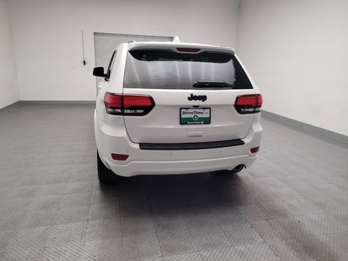 Used 2019 Jeep Grand Cherokee Altitude RWD image 6