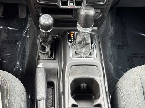 Used 2024 Jeep Wrangler Unlimited Sport AWD/4WD image 8
