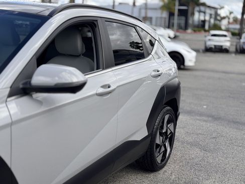 Used 2024 Hyundai Kona Limited image 9