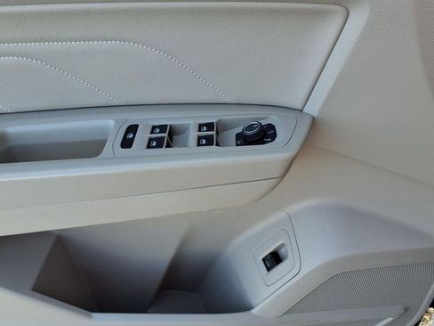 Used 2021 Volkswagen Atlas SEL Premium image 18