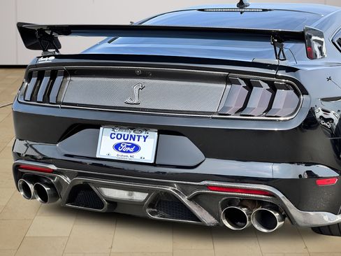 Used 2020 Ford Mustang Shelby GT500 w/ Carbon Fiber Track Pack RWD image 39