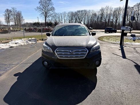 Used 2017 Subaru Outback 2.5i Premium image 4