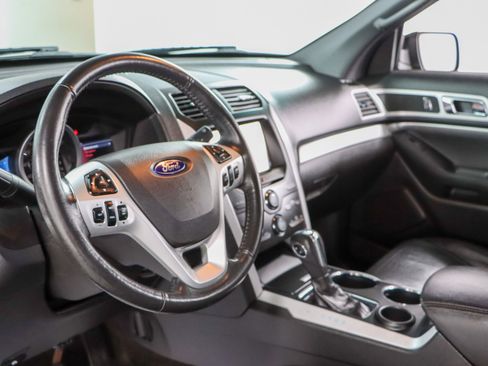 Used 2014 Ford Explorer XLT w/ Equipment Group 202A image 22