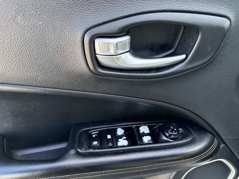 Used 2020 Jeep Compass Limited image 19