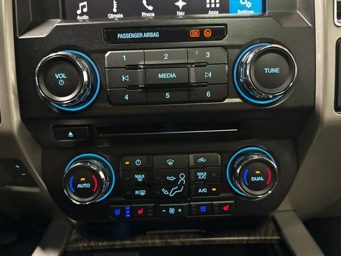 Used 2017 Ford F250 Lariat w/ Lariat Ultimate Package AWD/4WD image 42